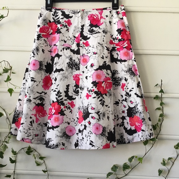 Byer iz Dresses & Skirts - 😍🌸🌺Byer IZ beautiful skirt 😍” never worn “
